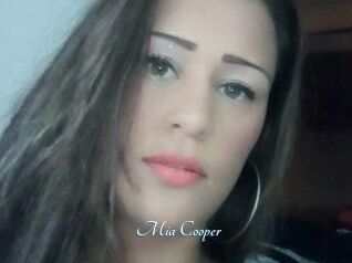 Mia_Cooper